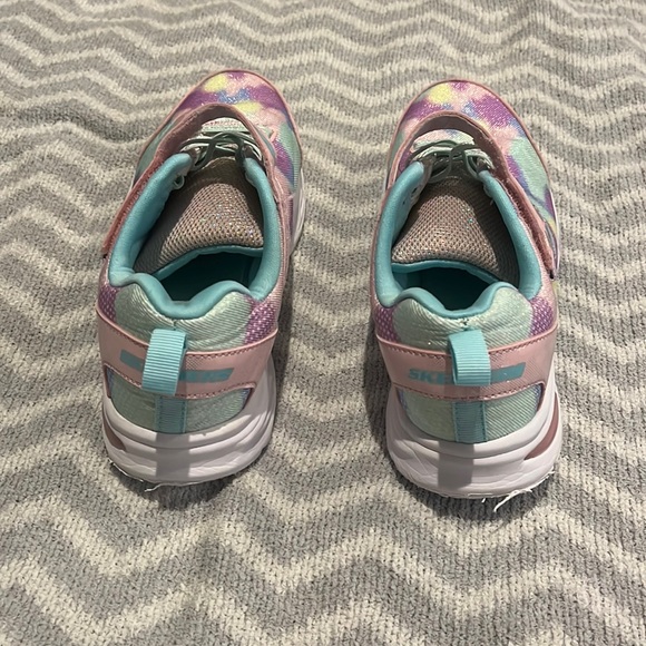 Girls Light Up Skechers - Picture 3 of 5